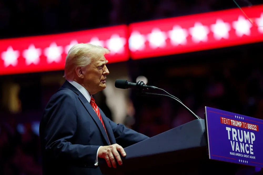 Tổng thống đắc cử Mỹ Donald Trump phát biểu với người ủng hộ tại đấu trường Capital One Arena (thủ đô Washington, D.C) trước thềm lễ nhậm chức. Ảnh: GETTY IMAGES sắc lệnh hành pháp của ông Trump.jpg