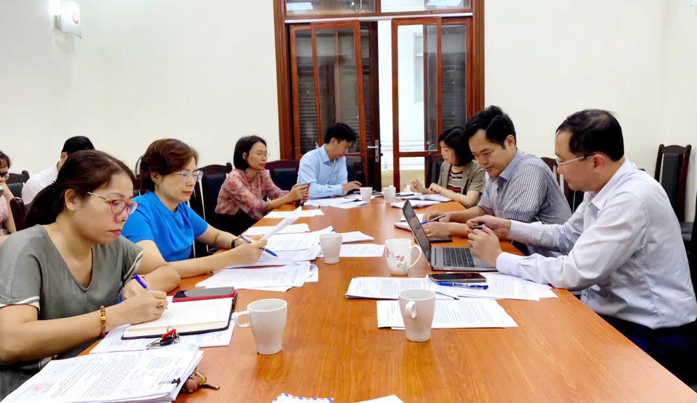 Tổ công tác của Bộ Tư pháp họp thảo luận về một số nội dung liên quan sửa đổi Hiến pháp 2013. Ảnh: BTP Sửa đổi Hiến pháp Tổ công tác.jpg
