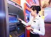 37 ngân hàng tiếp tục miễn, giảm phí chuyển tiền lần 2 ảnh 2 Miễn phí chuyển tiền, rút tiền ATM: Lợi nhiều đường
