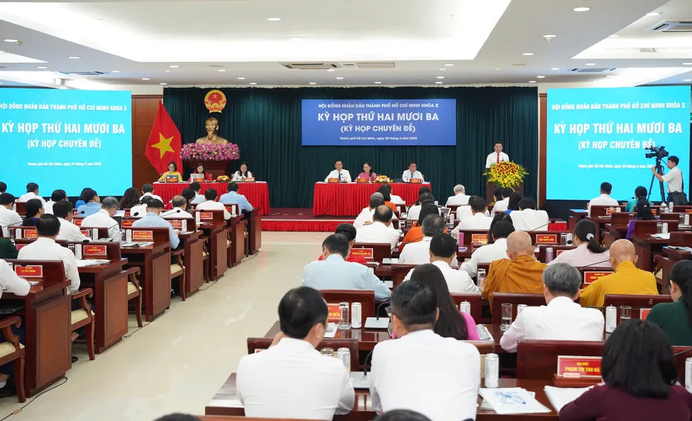 HĐND TP.HCM khóa X tổ chức kỳ họp thứ 23 (kỳ họp chuyên đề). Ảnh: THUẬN VĂN Bí thư Nguyễn Văn Nên: Kỳ HĐND TP.HCM mới sẽ tiếp tục nâng tầm, hiệu năng, hiệu lực, hiệu quả hơn-hop-HDND-TPHCM (10).jpg