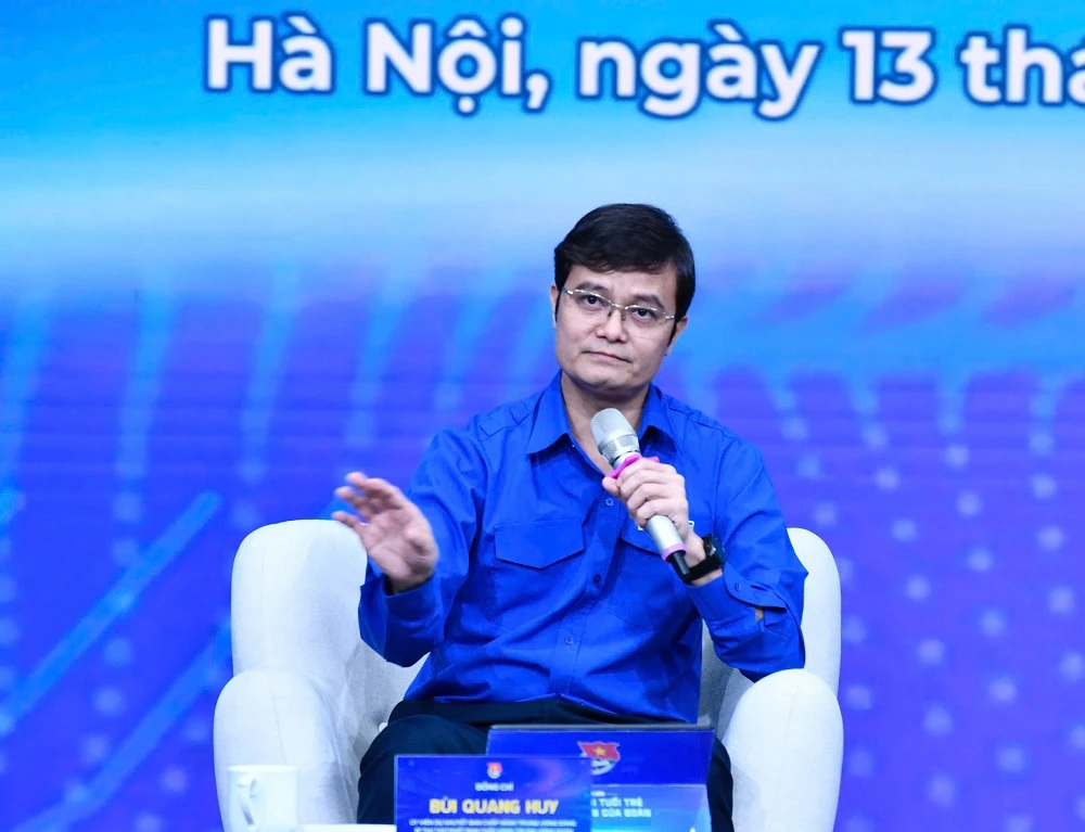 Bí thư thứ nhất Trung ương Đoàn Bùi Quang Huy yêu cầu các cấp bộ Đoàn tăng cường sức đề kháng phân biệt thông tin thật – giả trên không gian mạng. Các cấp bộ Đoàn
