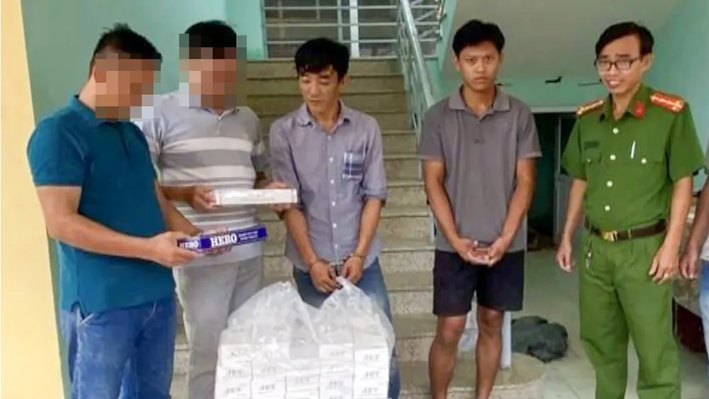 Các bị can Lâm Văn Phát và Danh Thật tại cơ quan công an. Ảnh: CAKG cong-an-tinh-kien-giang-1 copy.jpg