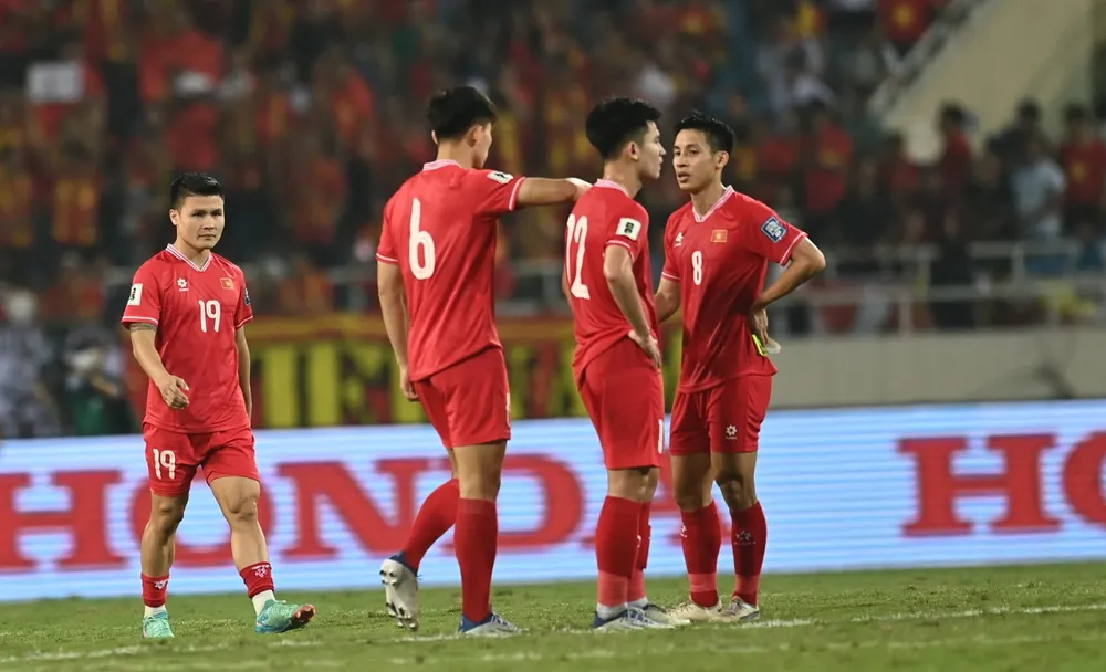 Đội tuyển Việt Nam đang rơi vào giai đoạn tre đã già nhưng măng mọc chậm. Ảnh: ANH THỊNH. HLV Kim Sang-sik