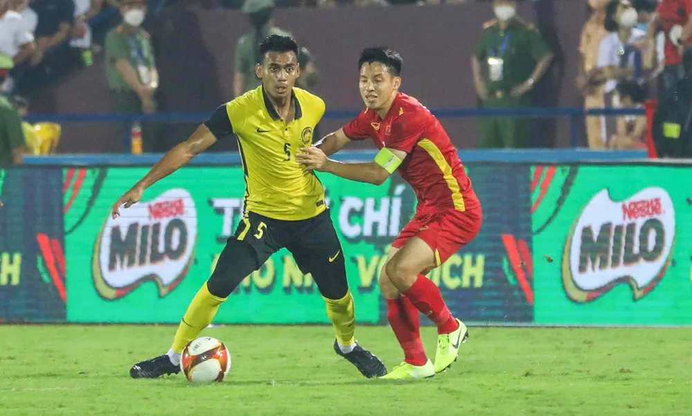 Trung vệ Harith Haiqal Adam Afkar có kinh nghiệm đối đầu với tuyển Việt Nam. Ảnh: CCT. vu-khi-bi-mat-cua-tuyen-malaysia-ma-doi-khach-viet-nam-chua-biet (1).jpg