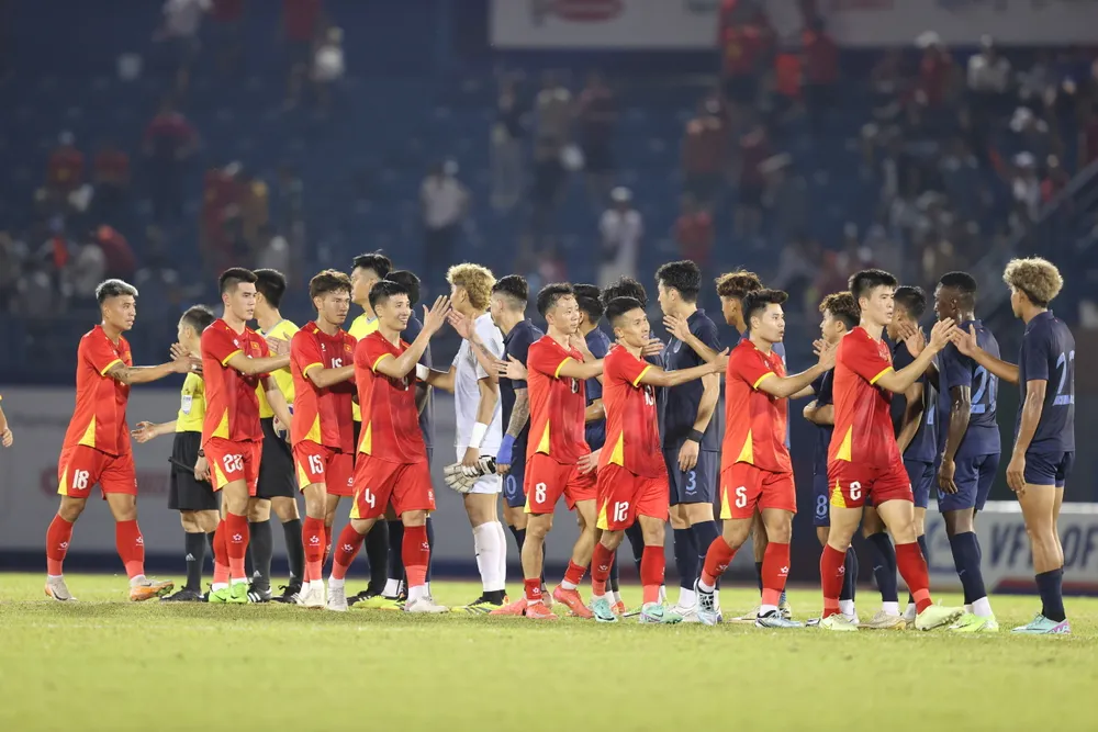 Đội tuyển Việt Nam có bốn cầu thủ góp mặt ở sân Bukit Jalil vào đêm 28-5. Ảnh: CCT. tran-cau-dang-nho-giua-cac-ngoi-sao-dong-nam-a-va-manchester-united (4).jpg