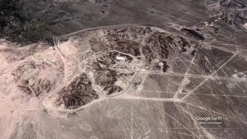Cơ sở hạt nhân Fordow của Iran. Ảnh: GOOGLE EARTH Mỹ dùng 6 chiếc B-2 nã 12 quả bom phá boongke xuống cơ sở hạt nhân Fordow của Iran.jpg