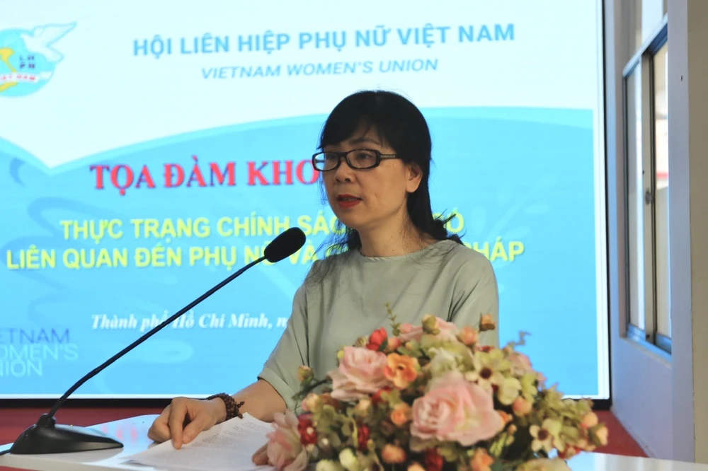 Bà Đào Thị Vi Phương, Phó Trưởng ban Chính sách – Luật pháp, Hội LHPN Việt Nam phát biểu tại Tọa đàm khoa học “Thực trạng chính sách dân số liên quan đến phụ nữ và gợi ý giải pháp” chính sách dân số 1.jpg