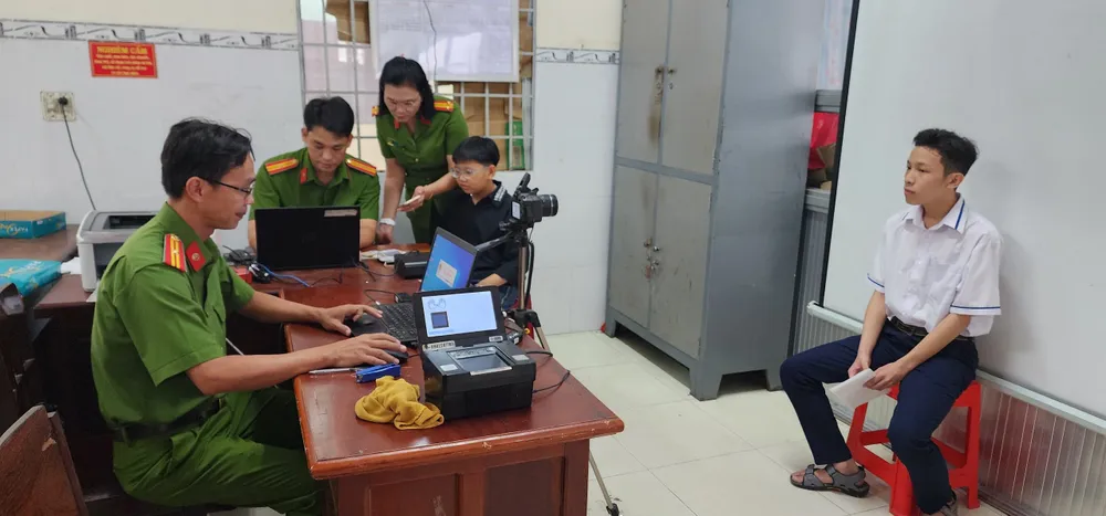 Công an tỉnh Kiên Giang cấp thẻ căn cước cho công dân dưới 14 tuổi ảnh 2 can-cuoc-kien-giang-1.jpg