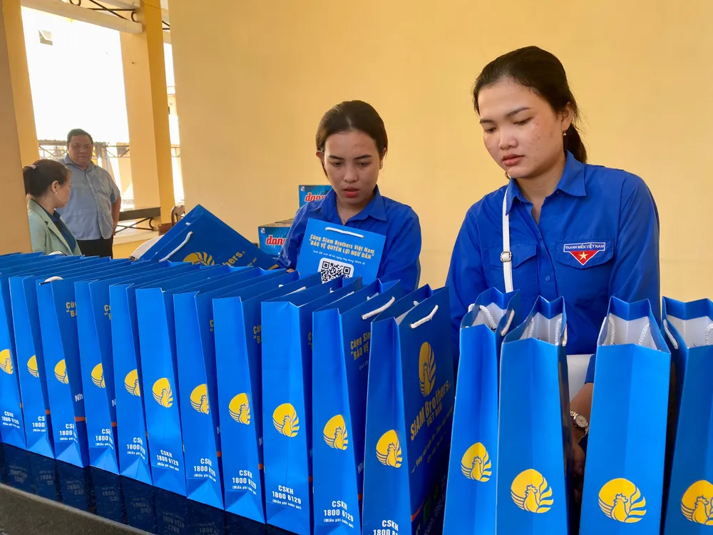 anh-sang-den-tre-bien-kien-giang-10.JPG