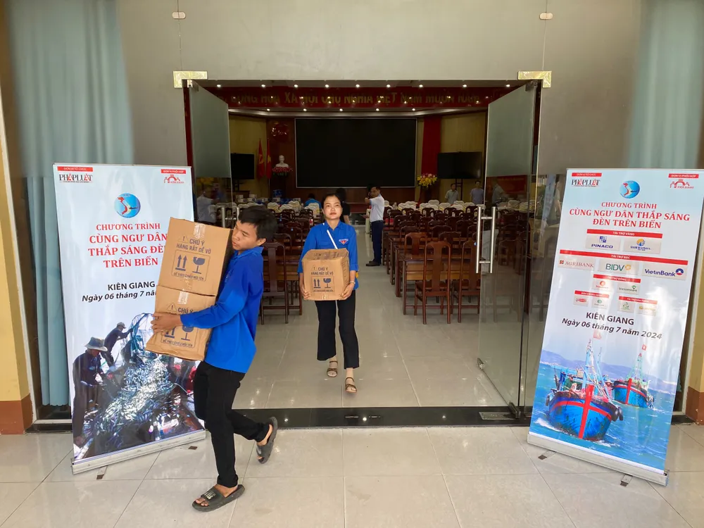 anh-sang-den-tre-bien-kien-giang-12.JPG