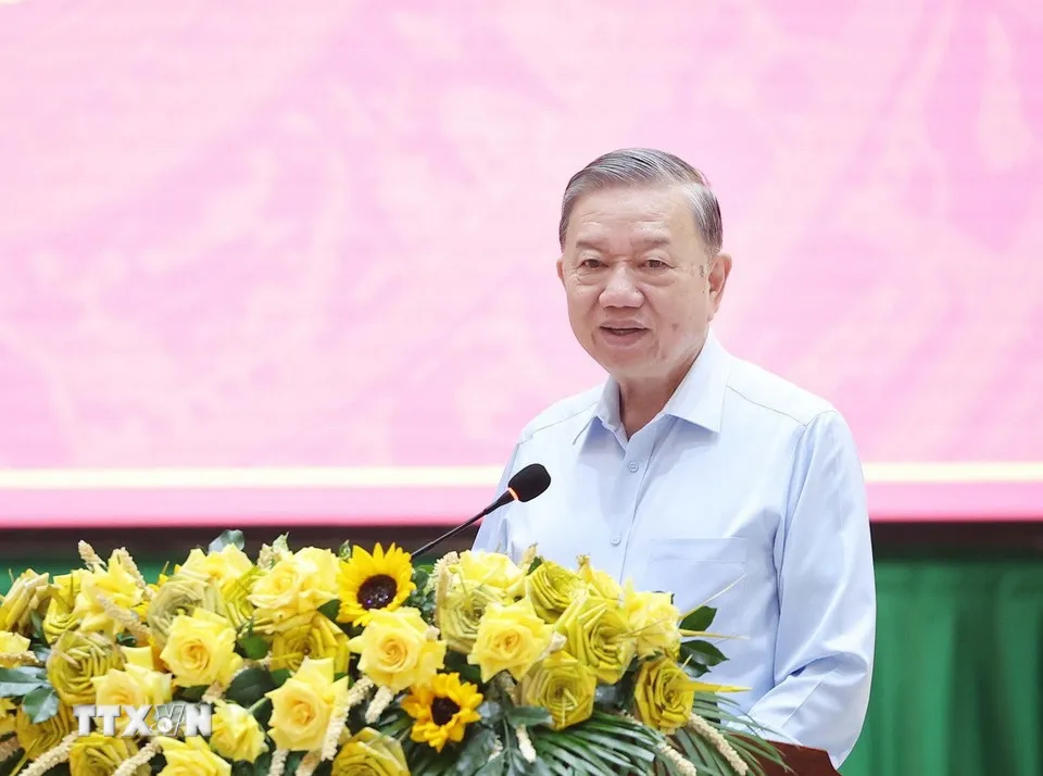 Tổng Bí thư Tô Lâm yêu cầu tỉnh Vĩnh Long mới phải chủ động chuyển mình từ tư duy nhiệm kỳ sang tư duy chiến lược dài hạn. Ảnh: Thống Nhất/TTXVN Tổng Bí thư Tô Lâm