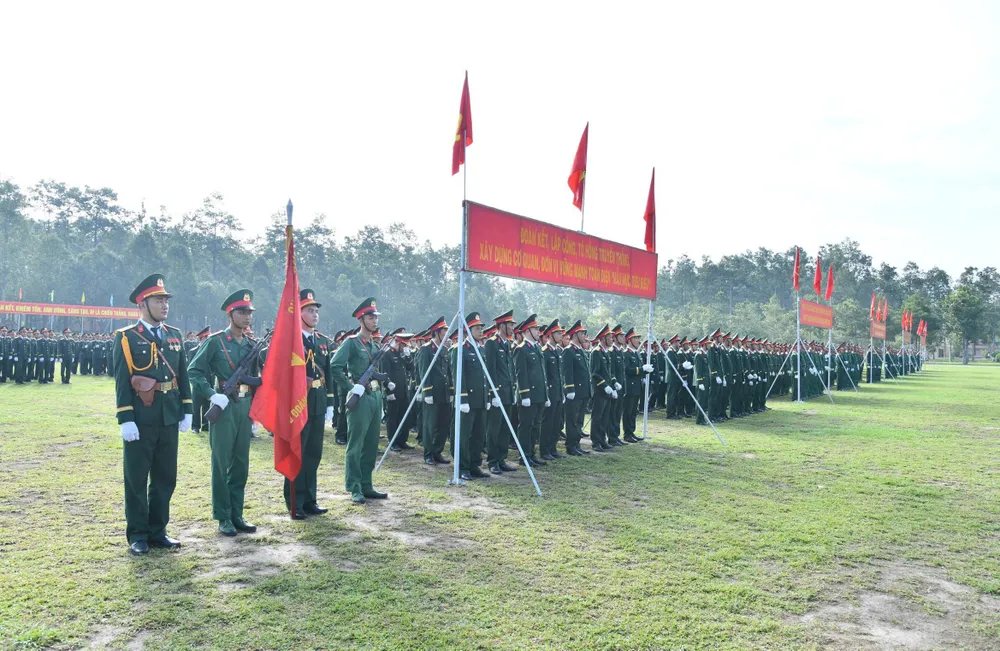 Cán bộ, chiến sĩ các tiểu đoàn trực thuộc Sư đoàn 9 dự lễ tuyên thệ chiến sĩ mới. Sư đoàn 9 (5).jpg
