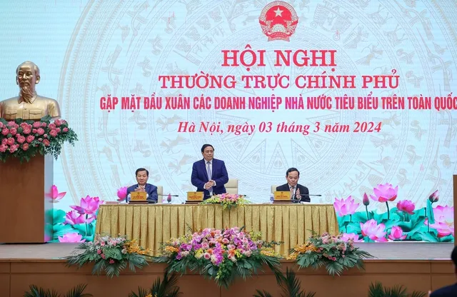 Thủ tướng Phạm Minh Chính và các Phó Thủ tướng Lê Minh Khái, Trần Lưu Quang đồng chủ trì hội nghị - Ảnh: VGP nhin-lai-thanh-cong-va-han-che-con-ton-tai-cua-doanh-nghiep-nha-nuoc-trong-nam-2023A.jpg