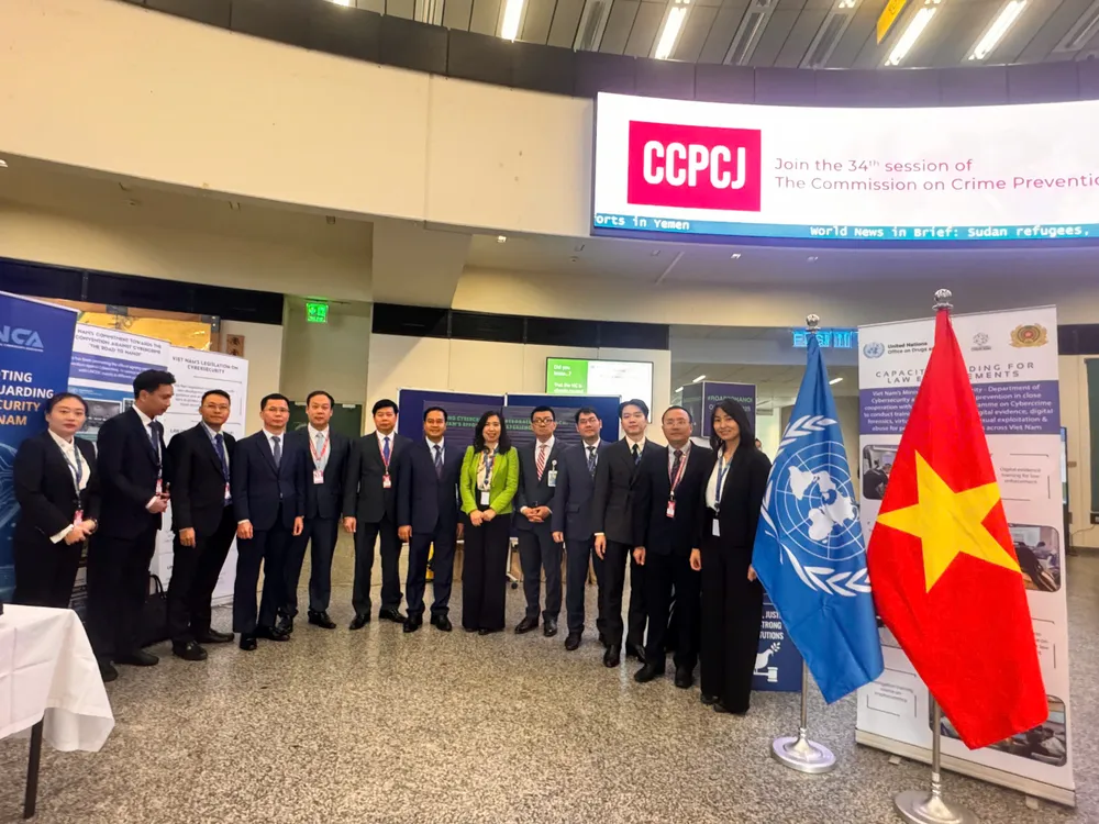 Đoàn Việt Nam tham dự kỳ họp thứ 34 Ủy ban Ngăn ngừa tội phạm và tư pháp hình sự (CCPCJ34) tại Viên, Áo. Ảnh: Bộ Ngoại giao 2005A.jpg