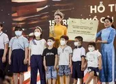 Hoa hậu Thùy Tiên học ngôn ngữ ký hiệu của người khiếm khuyết ảnh 7 Hoa hậu Thùy Tiên hỗ trợ trẻ mồ côi do dịch COVID-19