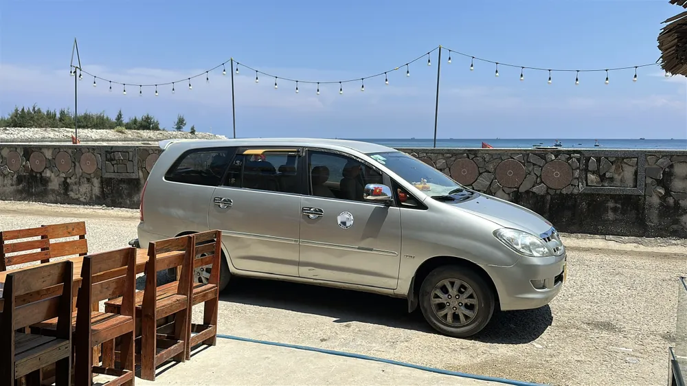 Xe hết hạn đăng kiểm khiến nhiều người kinh doanh dịch vụ vận tải trên đảo đứng ngồi không yên. tai-xe-kinh-doanh-du-lich-dao-ly-son-chi-tien-trieu-cho-xe-vao-dat-lien-dang-kiem-4.jpg