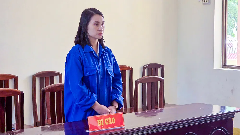 Bị cáo Triệu Thị Huyền Trang tại tòa. Ảnh: VĂN VŨ hoan-thi-hanh-an.png
