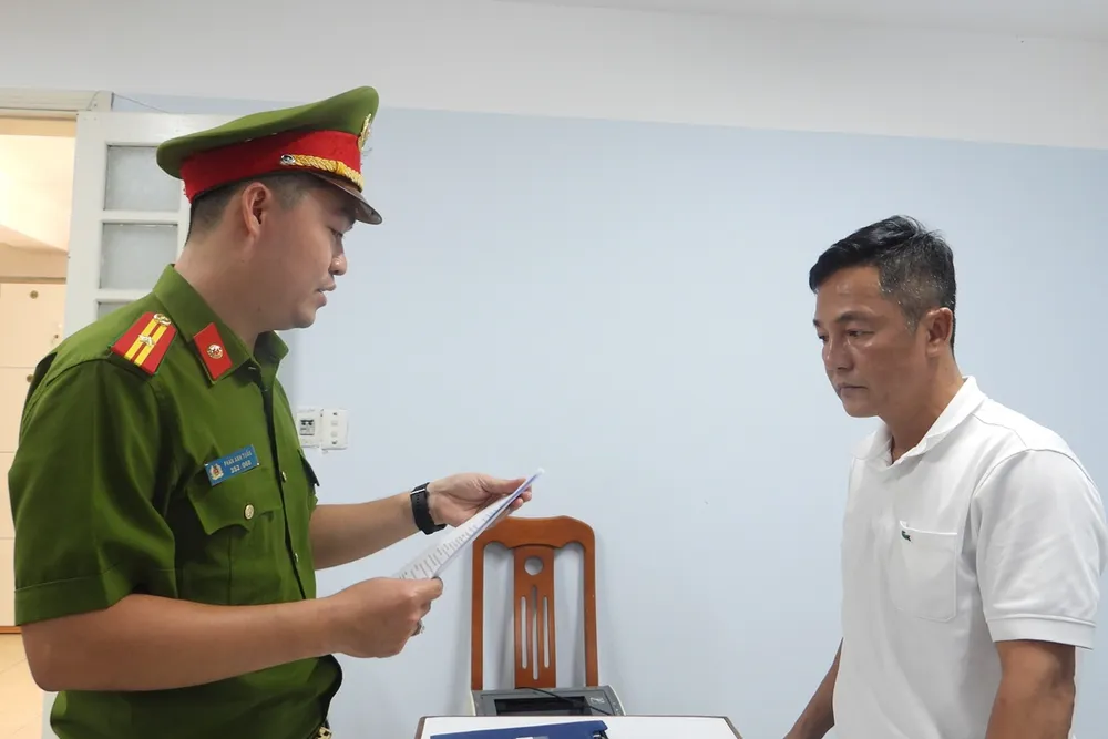 Phạm Chiến Thắng bị bắt tạm giam. Ảnh: CA. Chủ mỏ cát