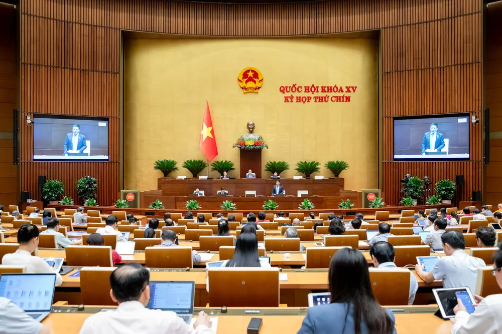 Phiên thảo luận tại hội trường về dự thảo Luật Ngân sách nhà nước sửa đổi sáng 26-5. Ảnh: QH Phó Thủ tướng Hồ Đức Phớc: Thử đưa ông về điều hành ở các tỉnh khó khăn xem có giỏi hơn không?