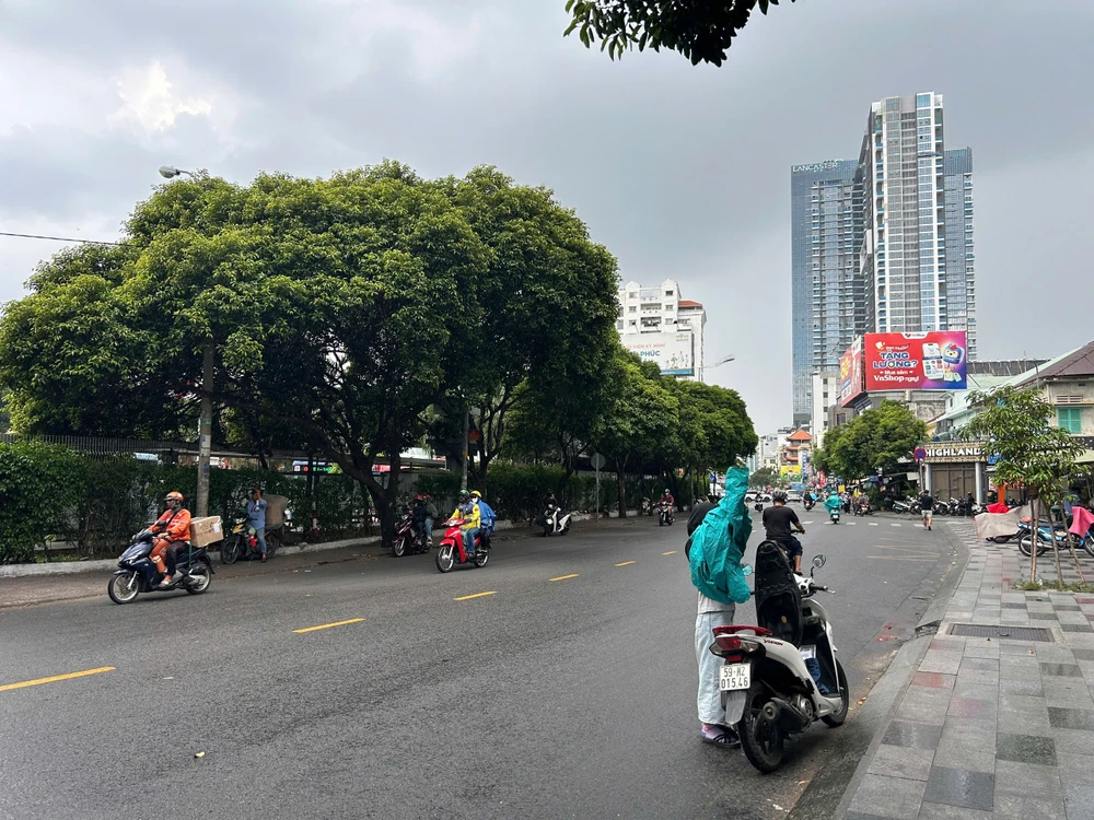 Quận 1, TP.HCM bắt đầu có mưa vào chiều 12-5 mưa xuất hiện quận 1.jpg