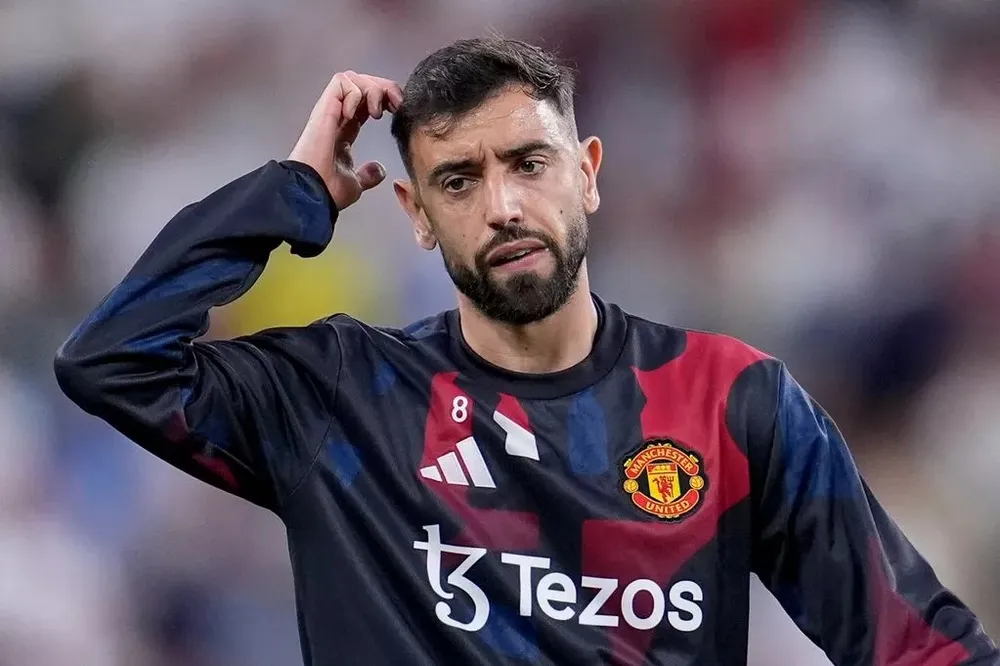 Chi tiết về lời đề nghị chuyển nhượng Bruno Fernandes cho thấy MU ở tình thế tiến thoái lưỡng nan có bán đội trưởng của mình không. ẢNH: GETTY Chi tiết về lời đề nghị chuyển nhượng Bruno Fernandes,BRUNO FERNANDES