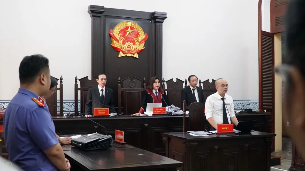 Toàn cảnh phiên xét xử vụ tranh chấp di sản cố NSƯT Vũ Linh. Ảnh: NGUYỄN TIẾN Toàn cảnh phiên xét xử vụ tranh chấp di sản cố NSƯT Vũ Linh. Ảnh: NGUYỄN TIẾN